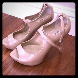 Steve Madden “Hottness” open toe pumps. SIZE 9